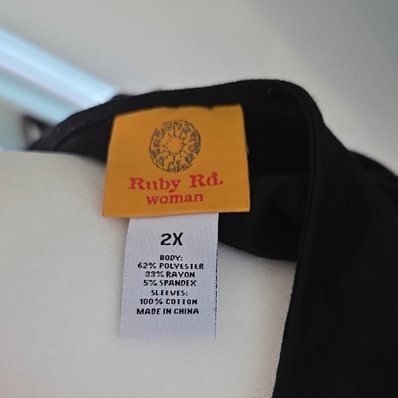 Ruby Rd Woman Black With White Embroidery 3/4 Bell Sleeve Top Size 2X - Picture 4 of 10